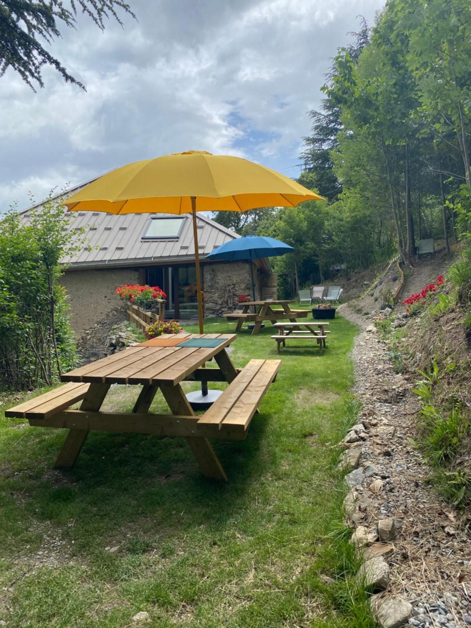 Bed and Breakfast Le Couleau Chateauroux-les-Alpes Exterior foto